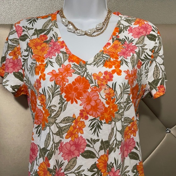 🟢for bundles only 🟢Flowers top shirt - Picture 1 of 7